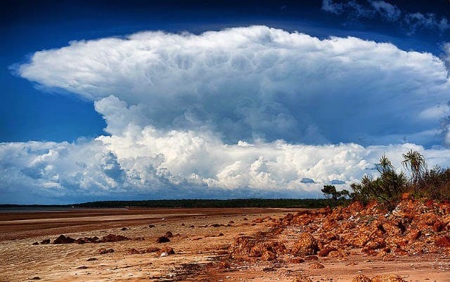 Awan badai aneh di Australia