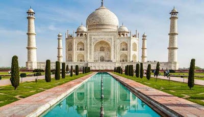 Monumen Taj Mahal di Agra, India